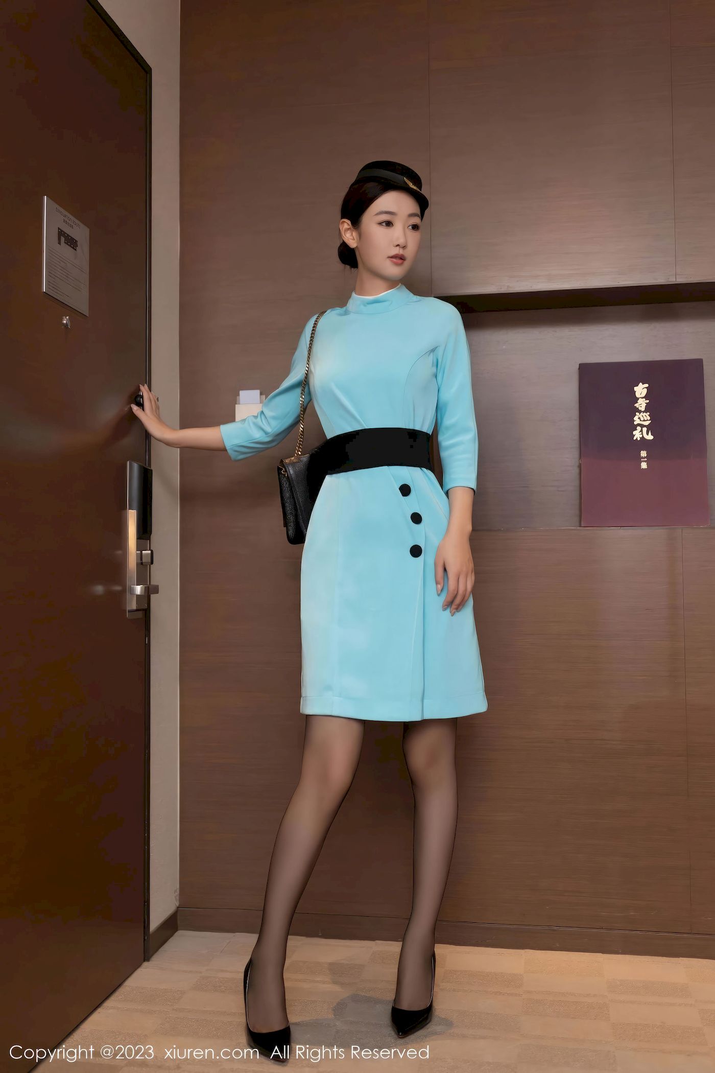 [XiuRen秀人网] No.7516 模特唐安琪 – 空姐制服+曼妙身材性感写真-御萝部落