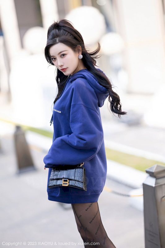 [语画界XIAOYU] Vol.946 女神杨晨晨Yome - 蓝色外套+魅惑黑丝私房写真-御萝部落