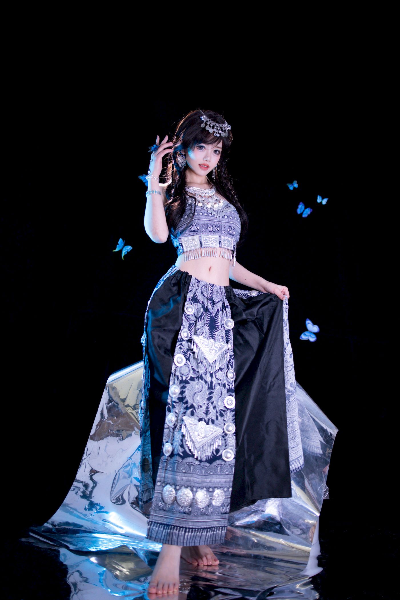 星黛鹿鹿o苗族女子服饰微露小蛮腰 – 苗疆蓝蝶-御萝部落