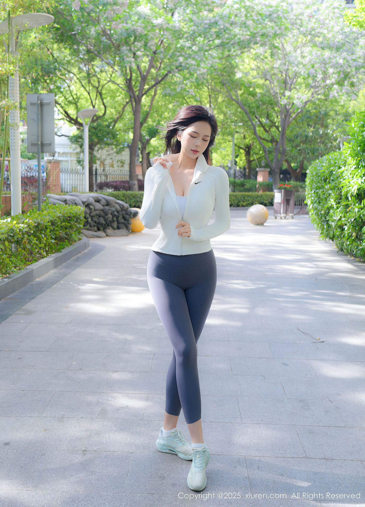 玫瑰我爱你白蓝瑜伽服性感写真