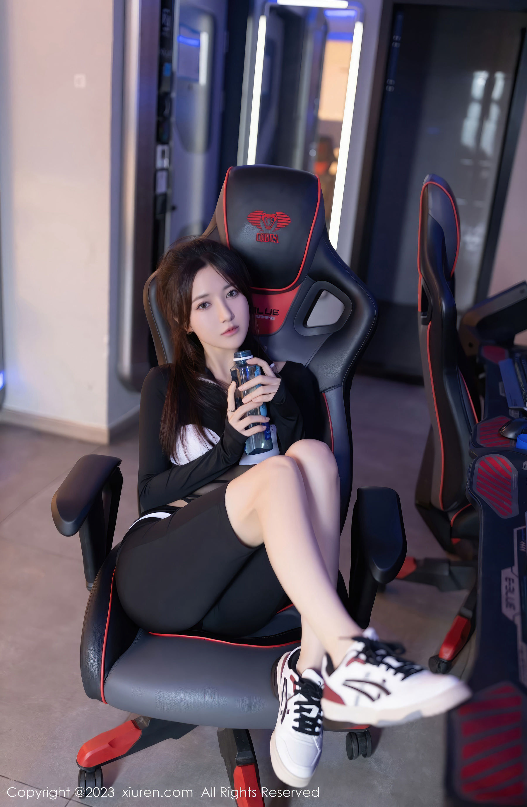 鱼子酱Fish - 电竞女孩装扮青春写真