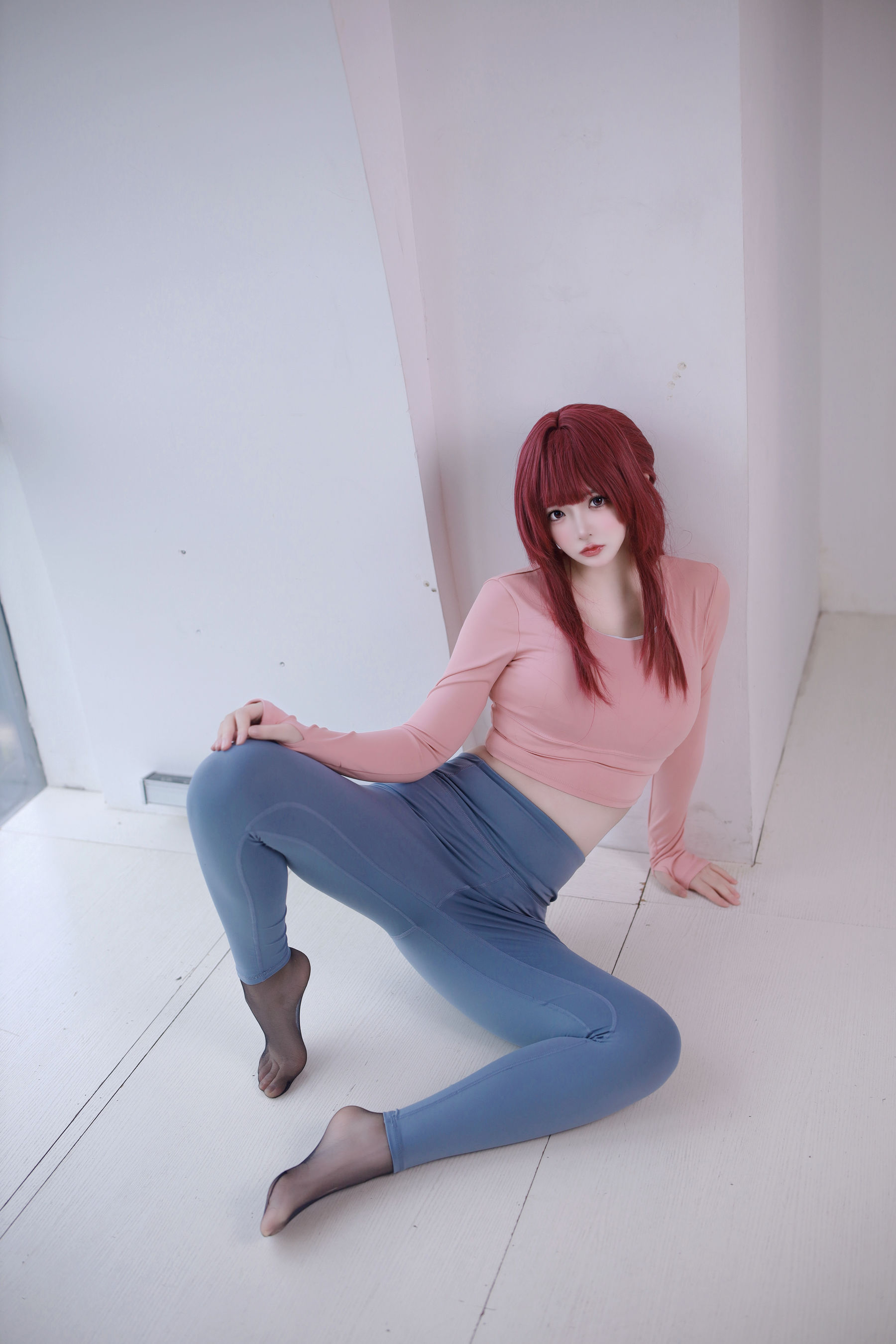 疯猫ss粉色上衣搭配瑜伽紧身裤性感写真