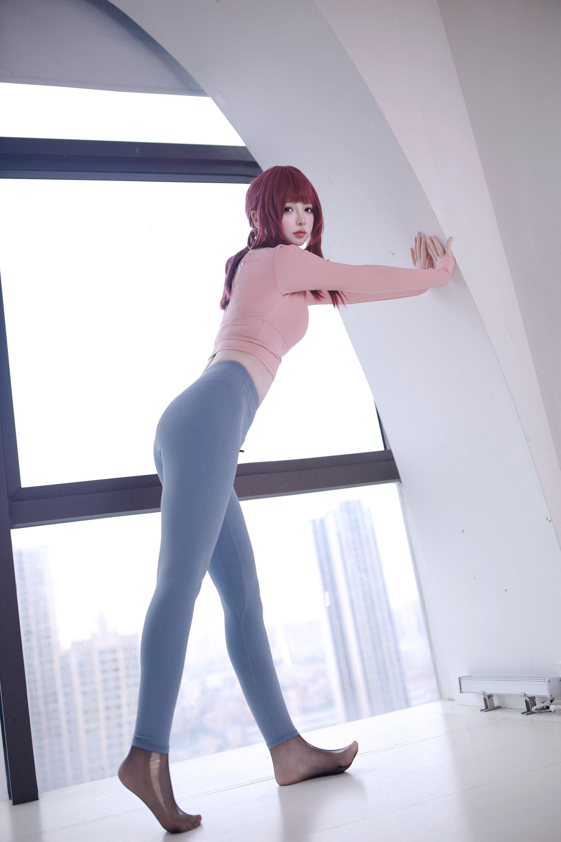 疯猫ss粉色上衣搭配瑜伽紧身裤性感写真