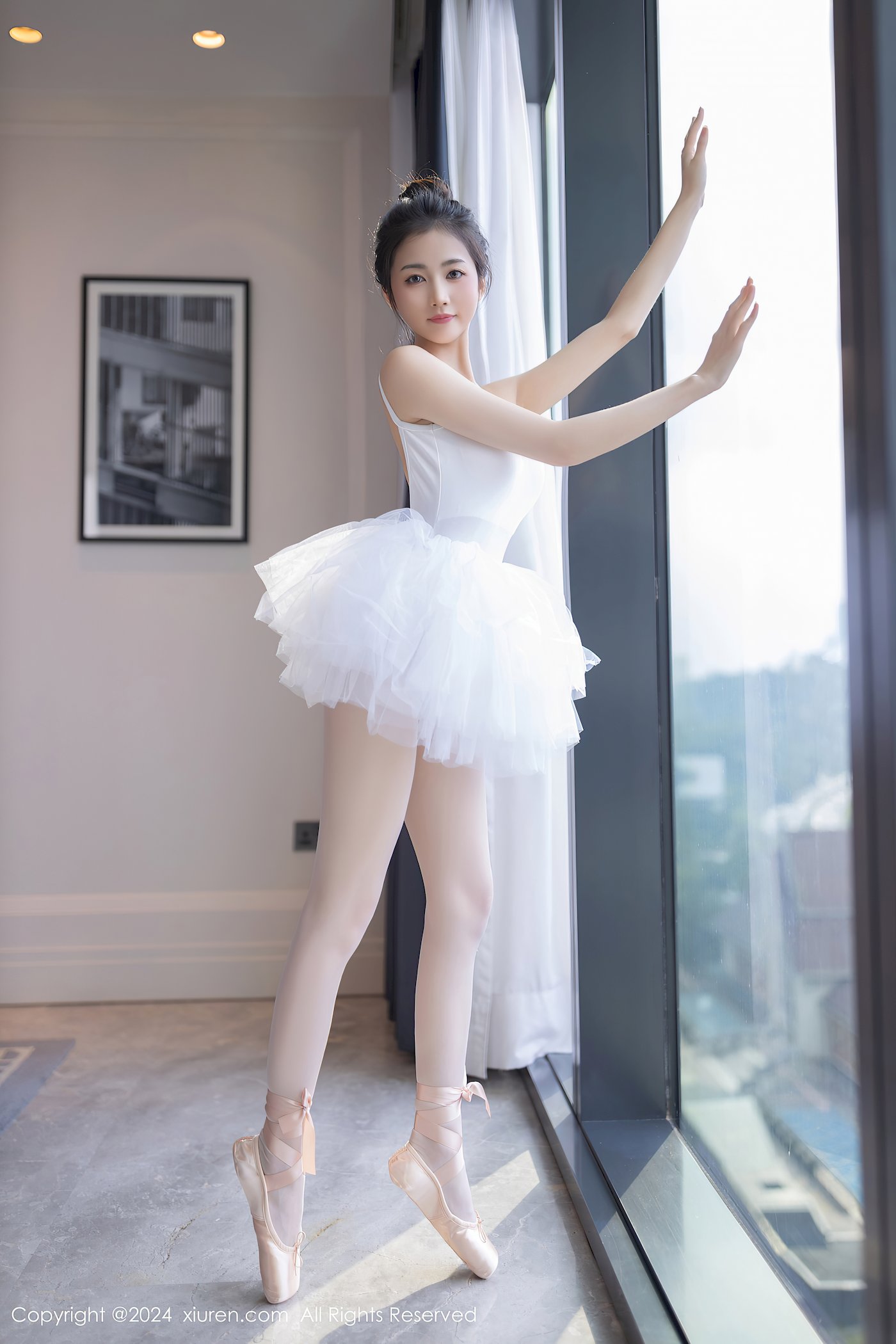秀人网新人模特鱼尾fish白色芭蕾服搭配白色丝袜性感写真-御萝部落