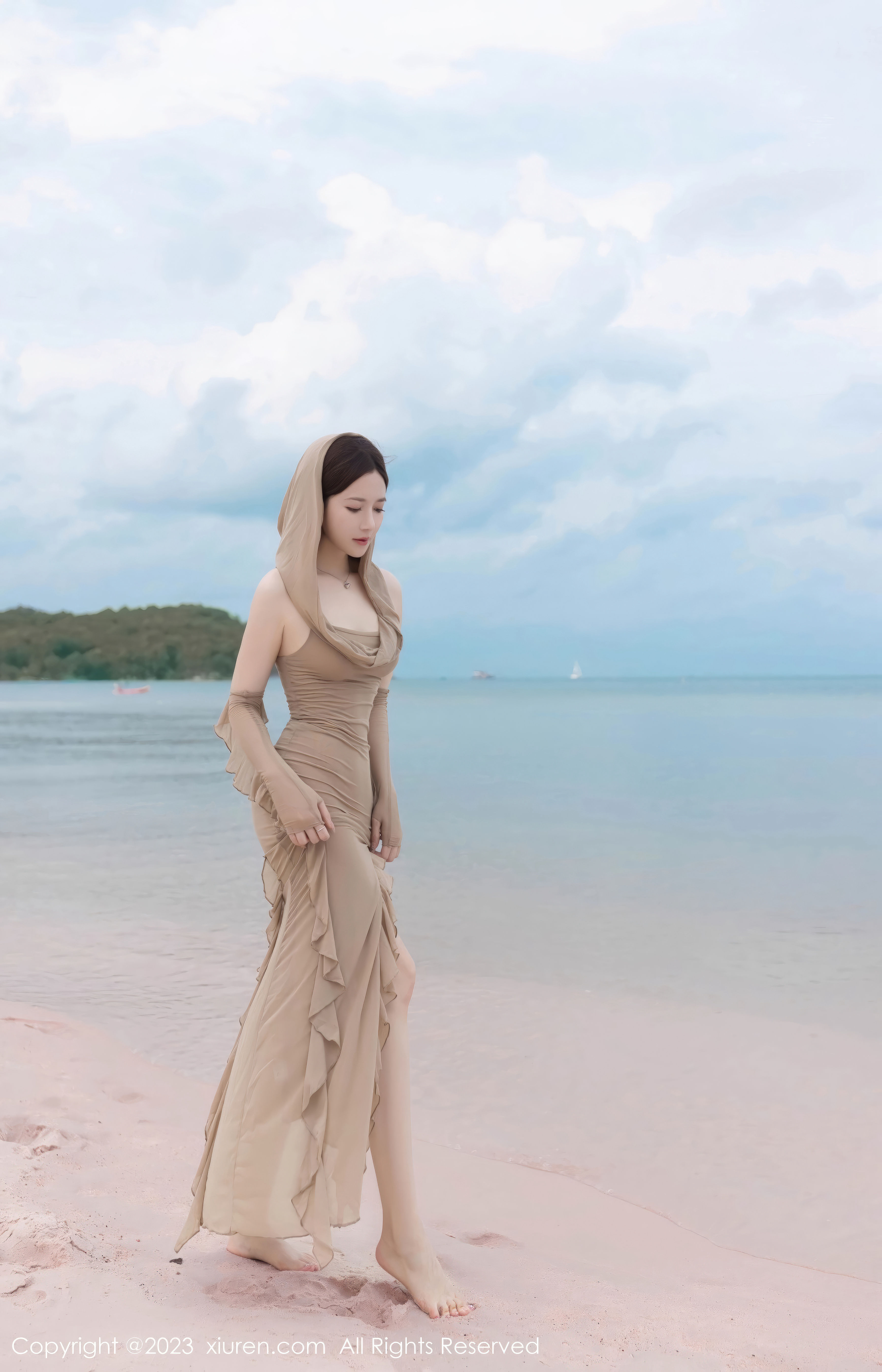 鱼子酱Fish - 连衣长裙+沙滩场景性感写真