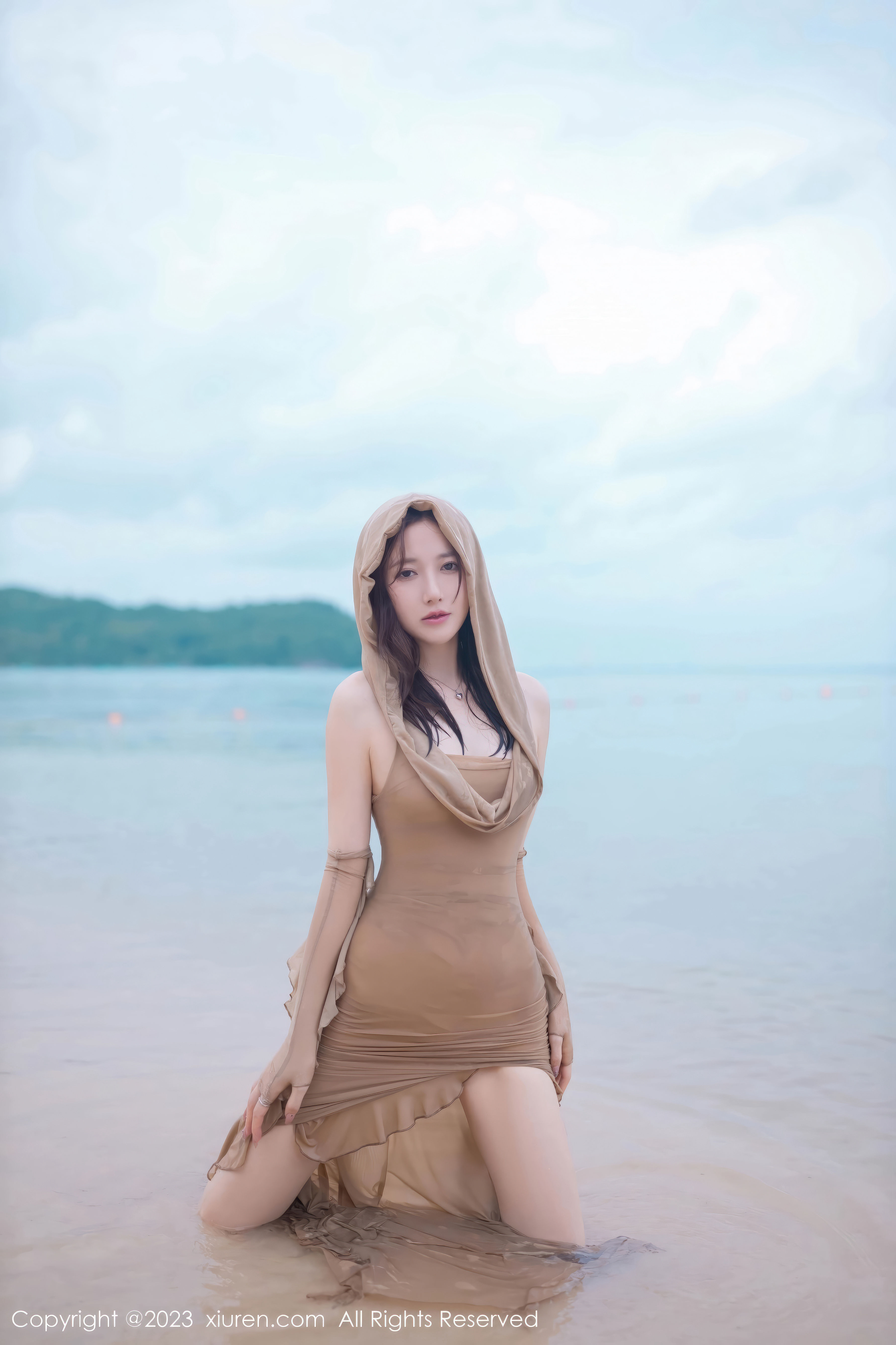 鱼子酱Fish - 连衣长裙+沙滩场景性感写真