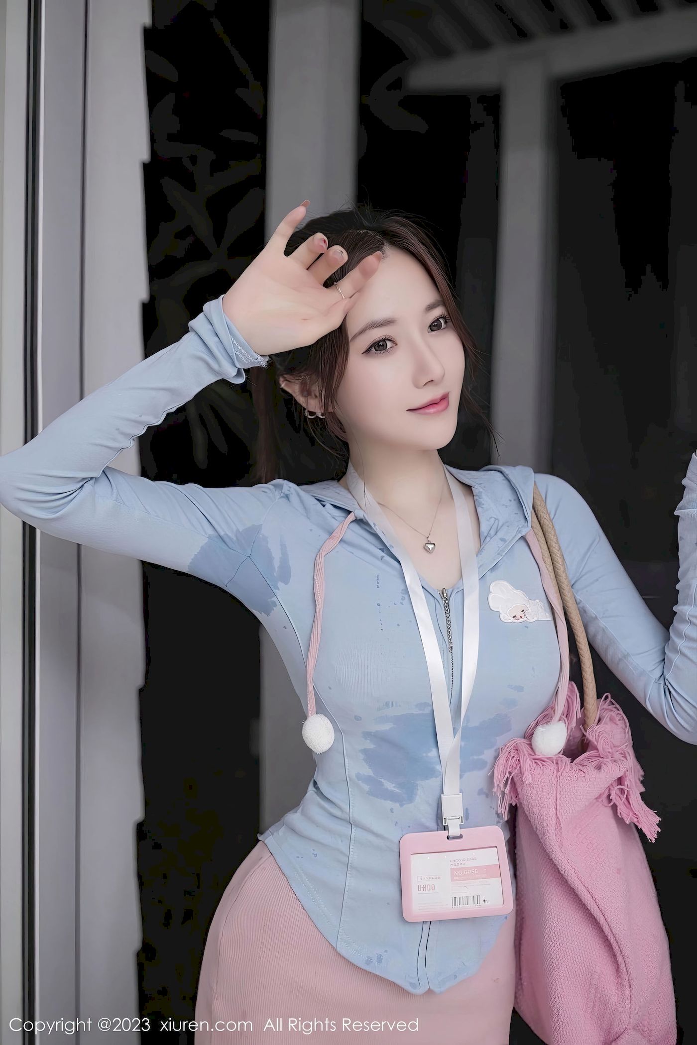 鱼子酱Fish - 淡蓝上衣+粉灰短裙泰国旅拍