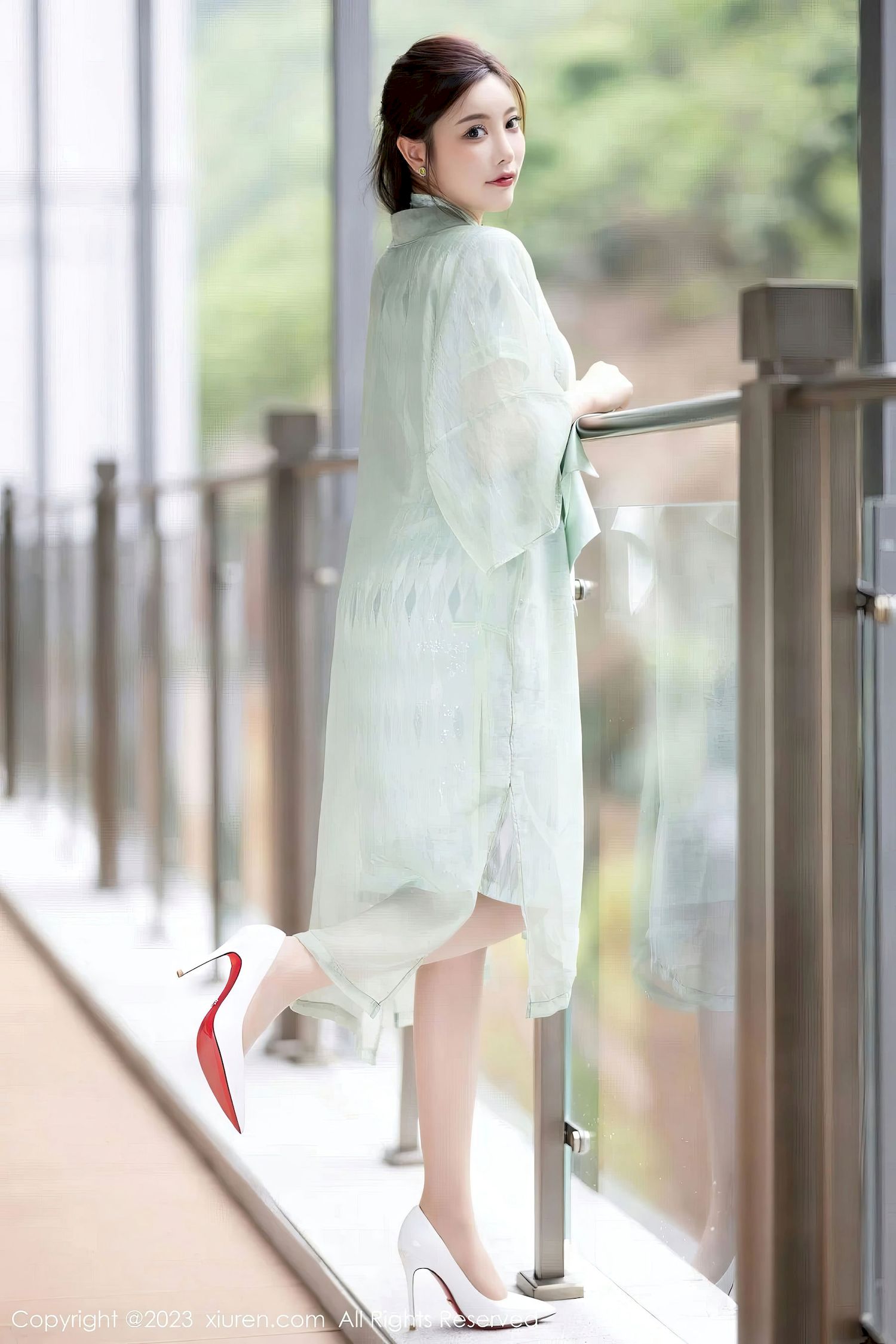 杨晨晨Yome - 淡绿旗袍+原丝美腿写真