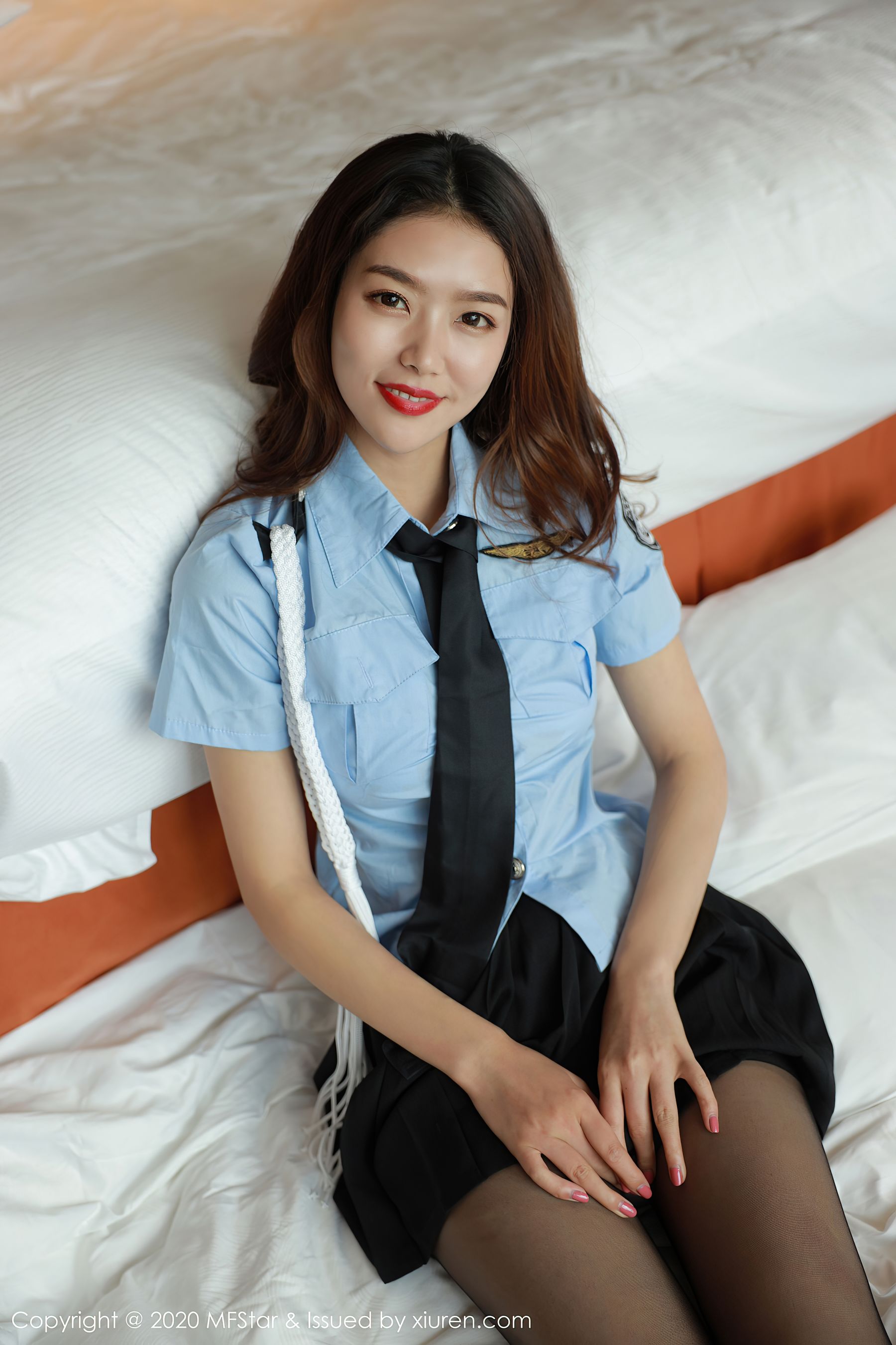 方子萱 - 职业制服+高挑身姿私房写真