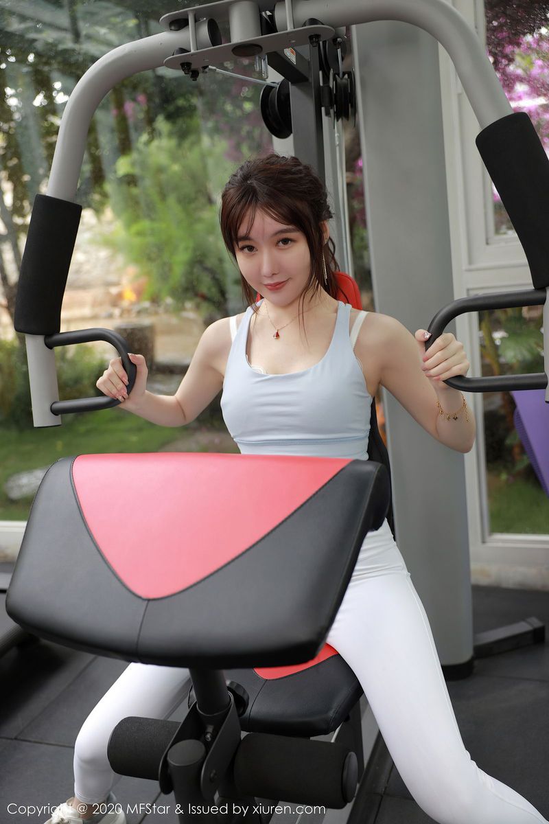 模范学院运动女神薛琪琪sandy健身房惹火身材系列大理旅拍-御萝部落