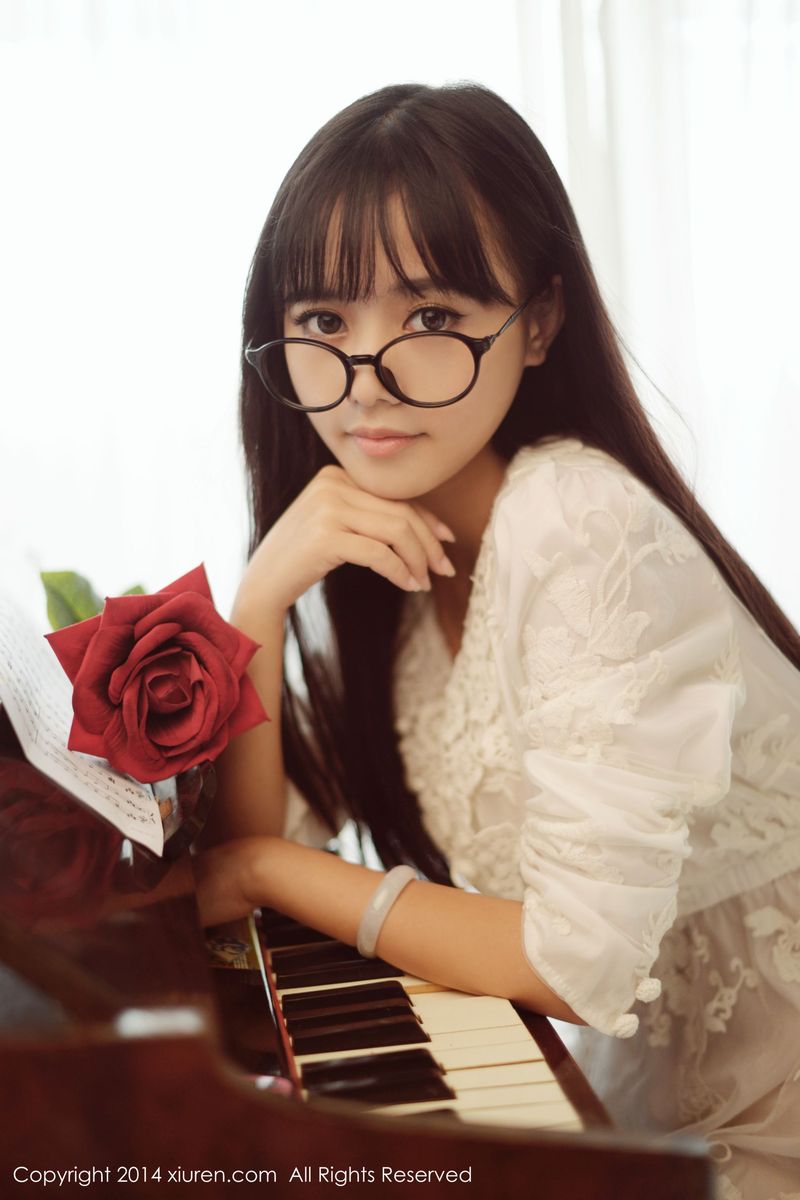 美媛馆足球宝贝Toro羽住绿茵场小清新户外写真套图-御萝部落