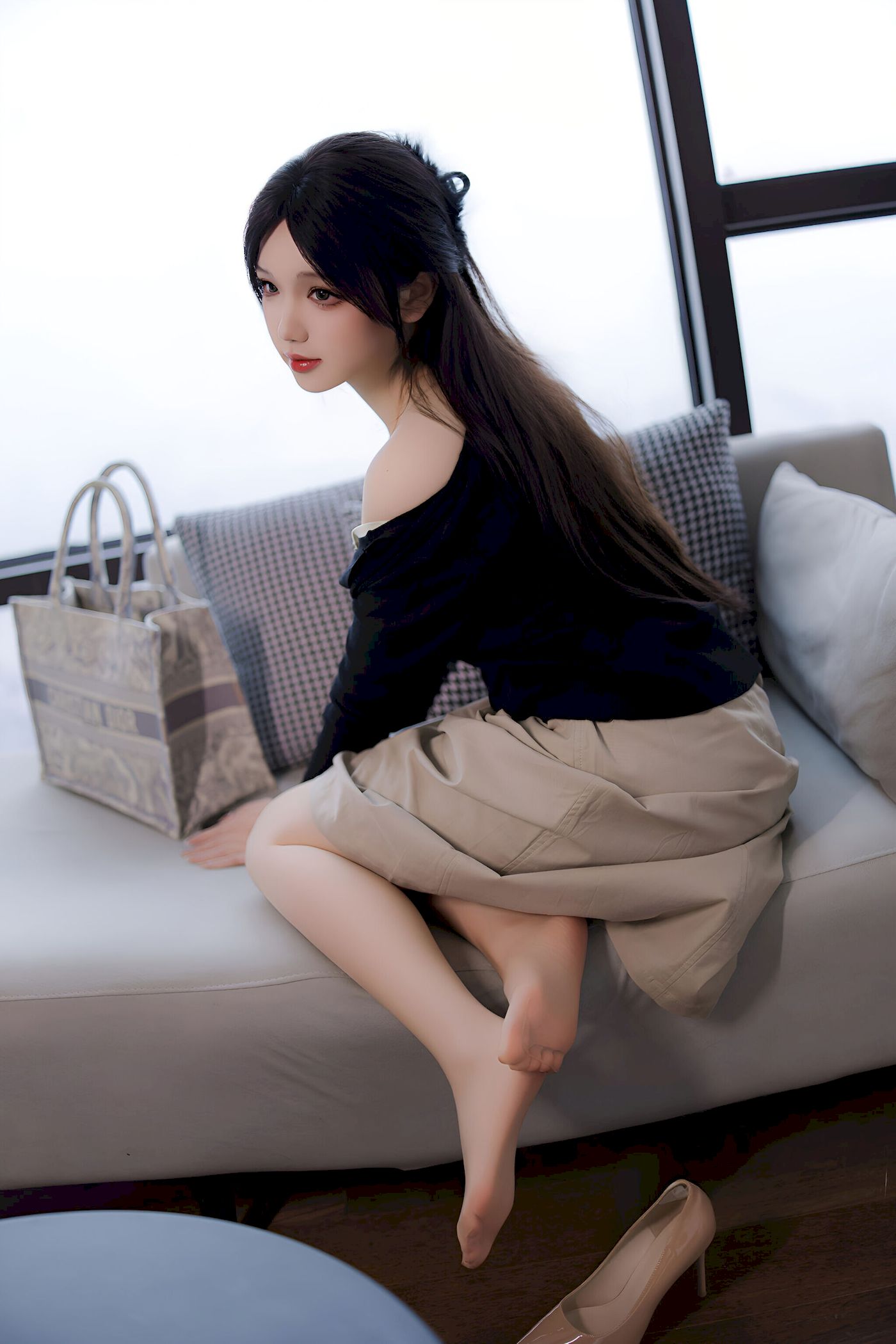 雪晴Astra丝足美腿职场大姐姐主题写真