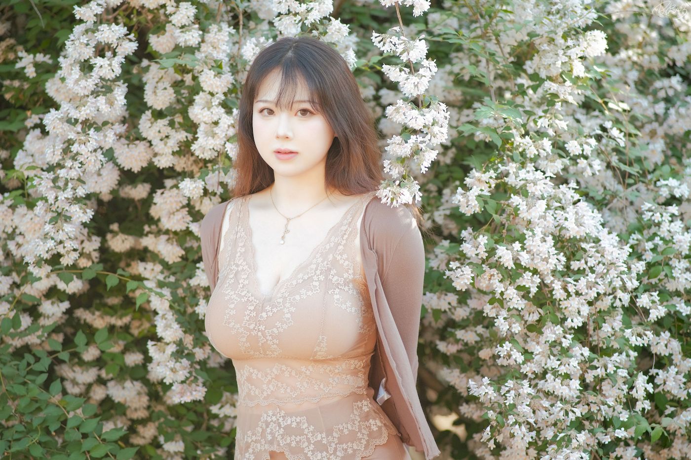 皮皮奶可可爱了啦公园长椅人妻户外写真