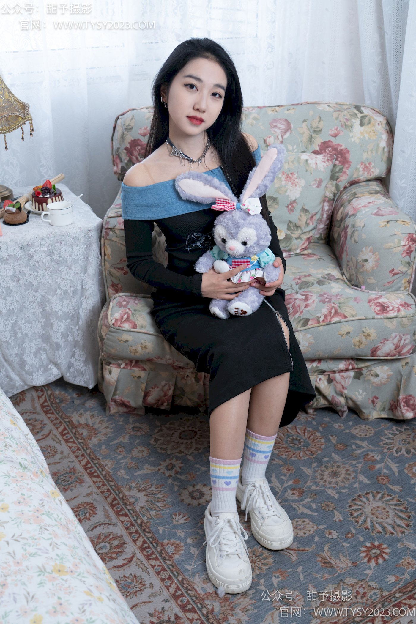 甜予摄影筱筱微卷长发休闲风写真