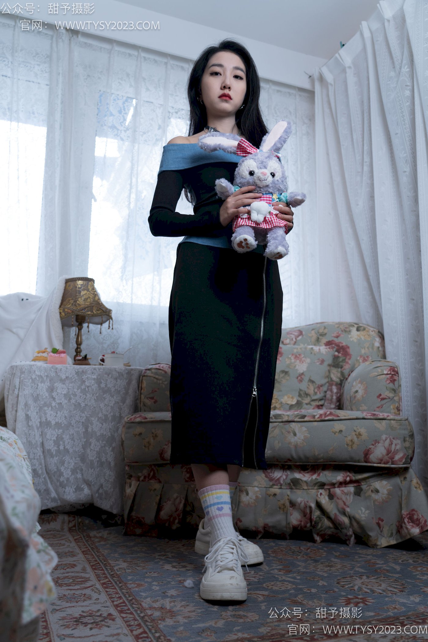 甜予摄影筱筱微卷长发休闲风写真