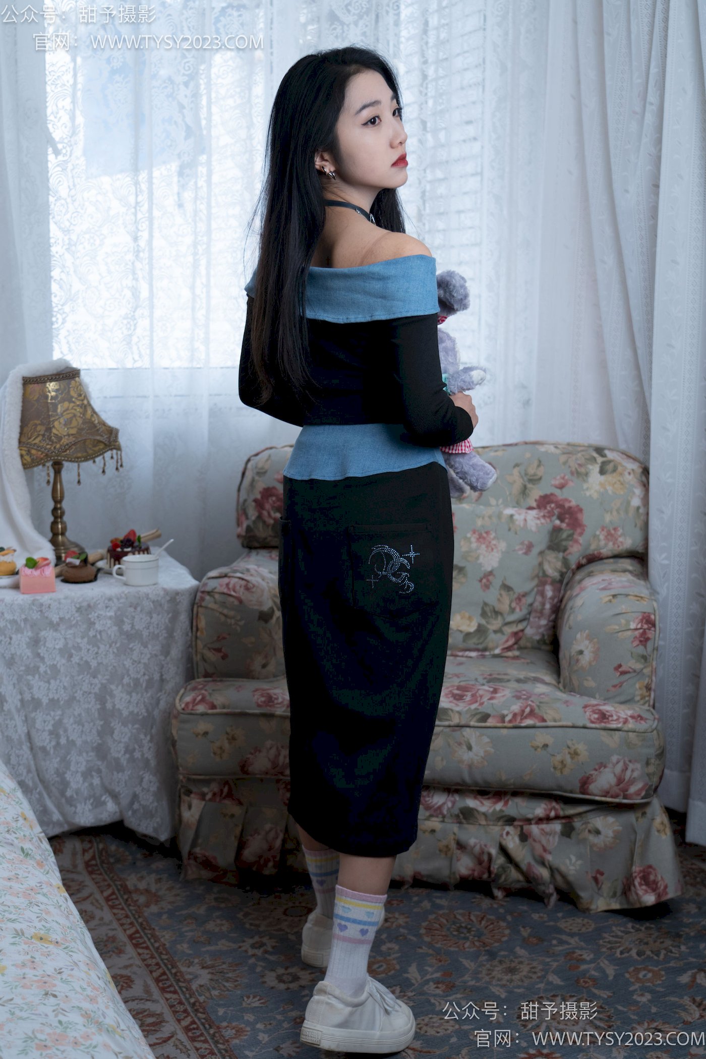 甜予摄影筱筱微卷长发休闲风写真