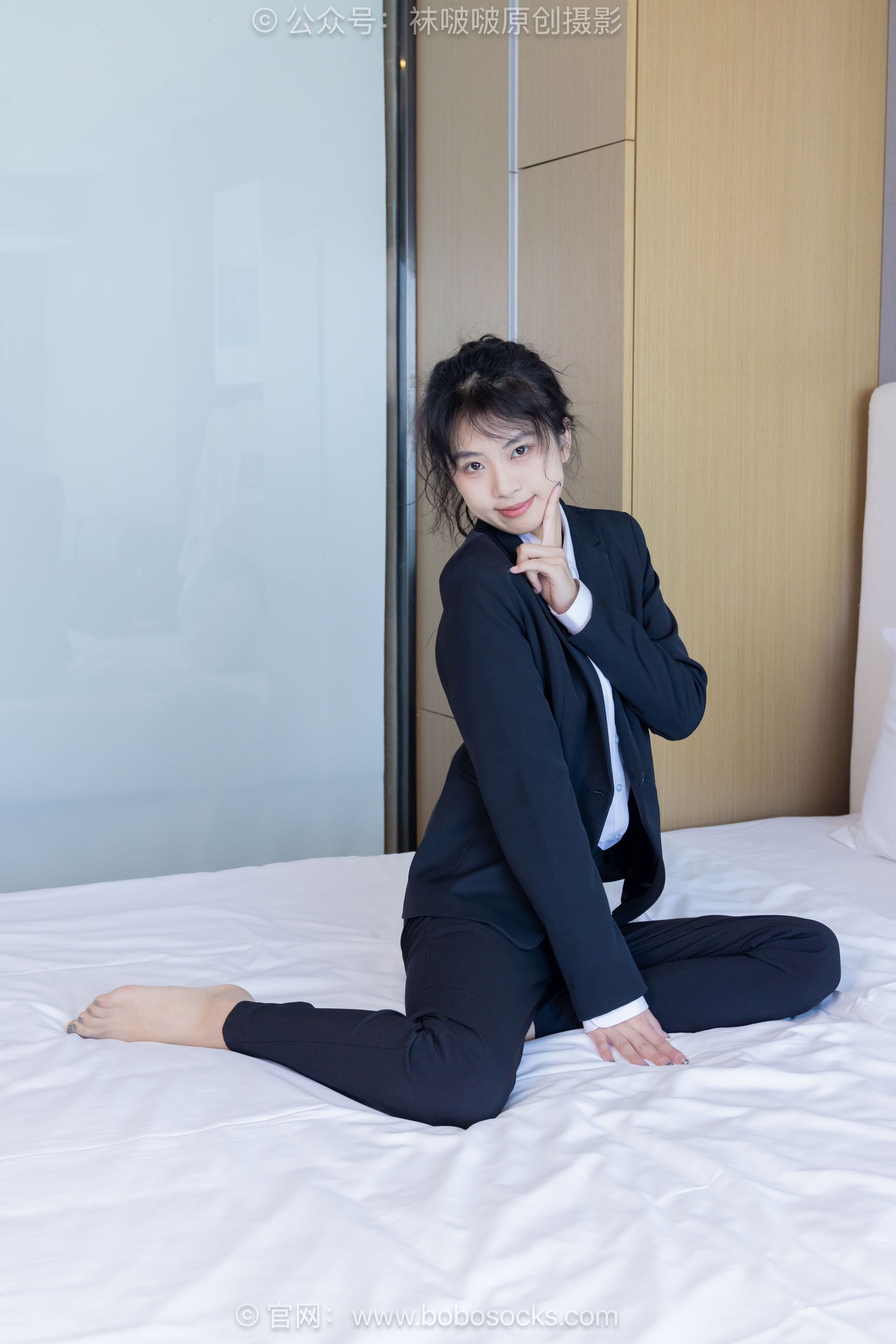 袜啵啵模特奶油白领OL制服裤里丝写真