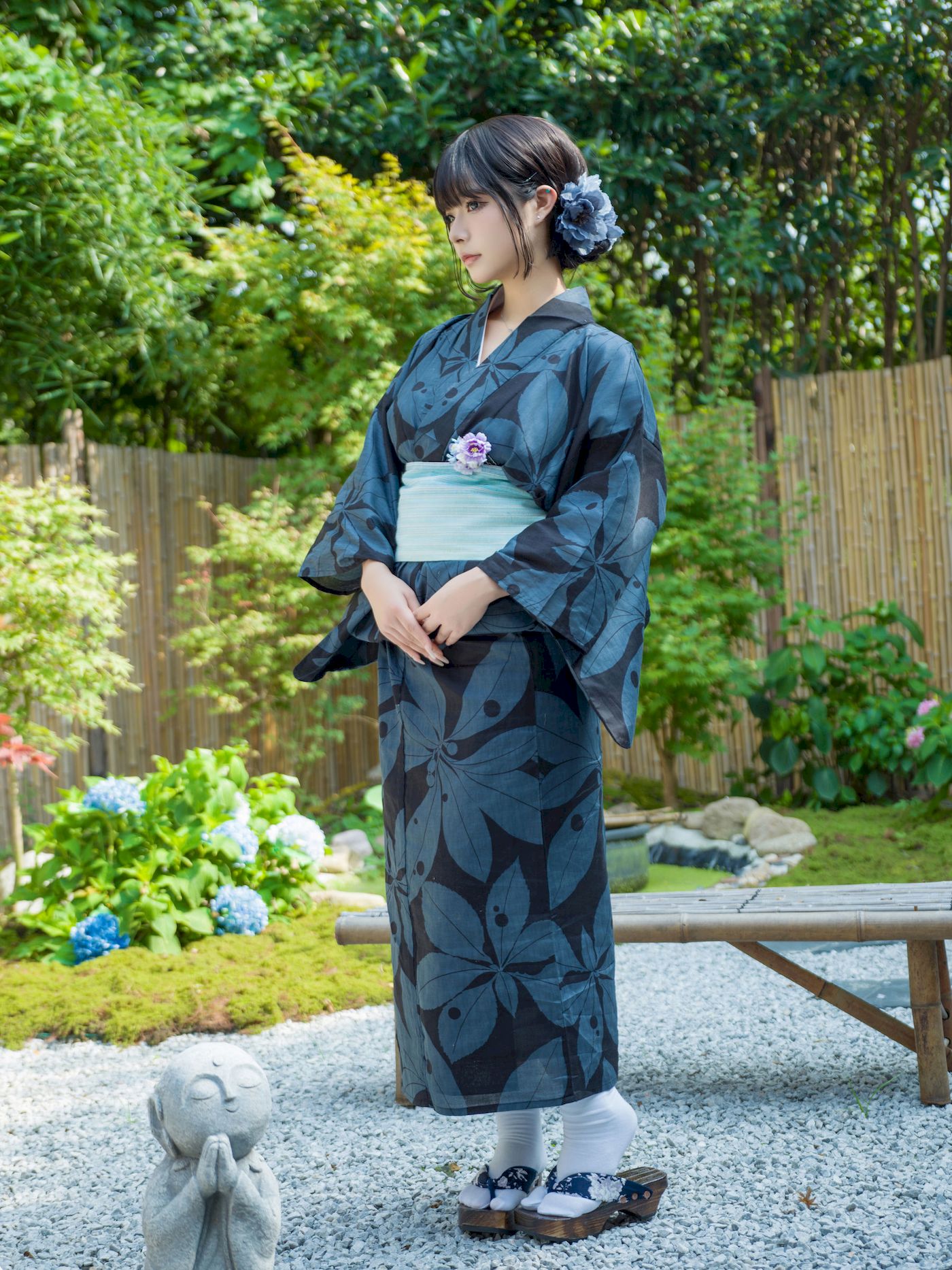 yuuhui玉汇深色和服庭院里的宠儿主题写真