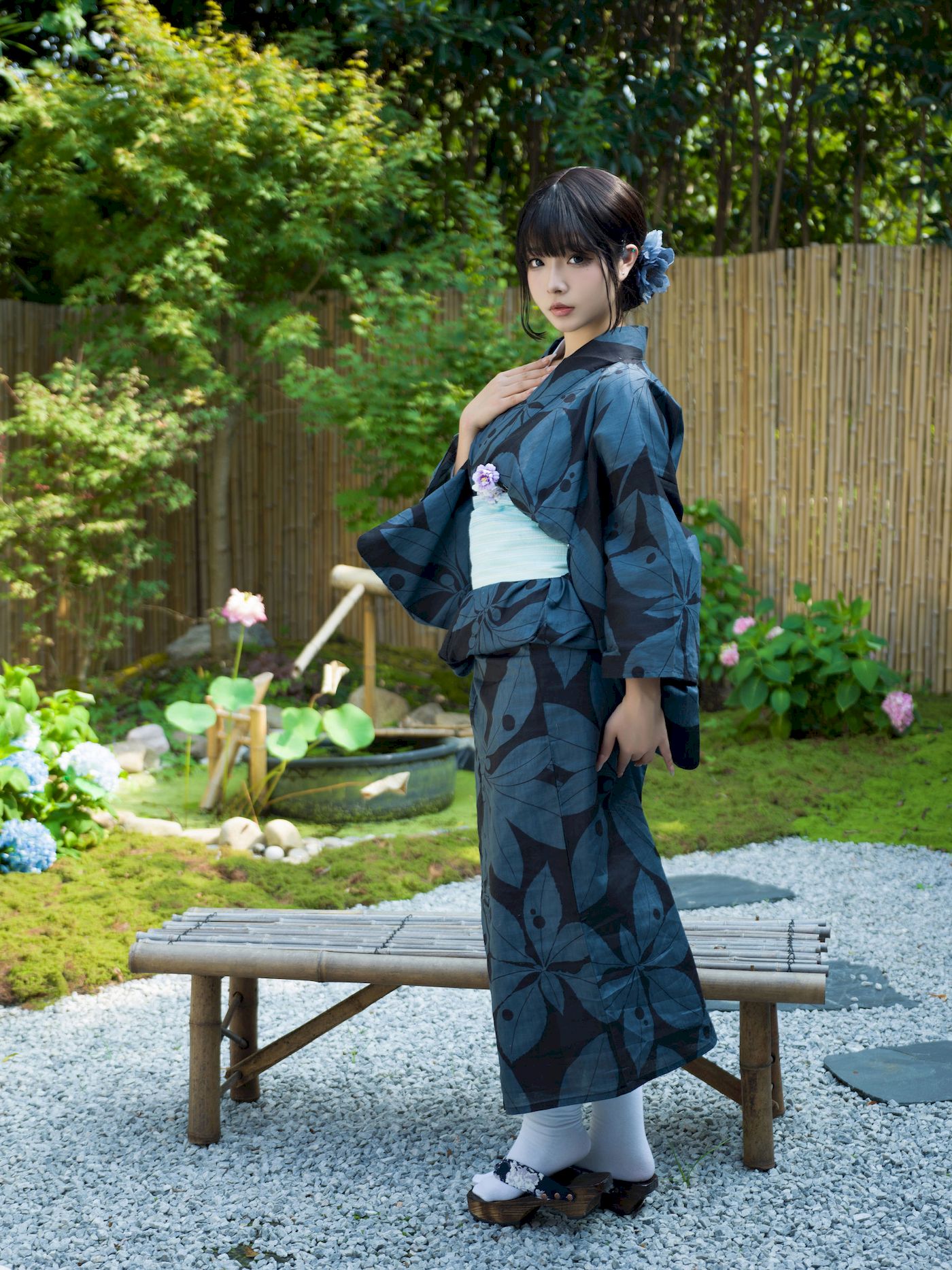 yuuhui玉汇深色和服庭院里的宠儿主题写真