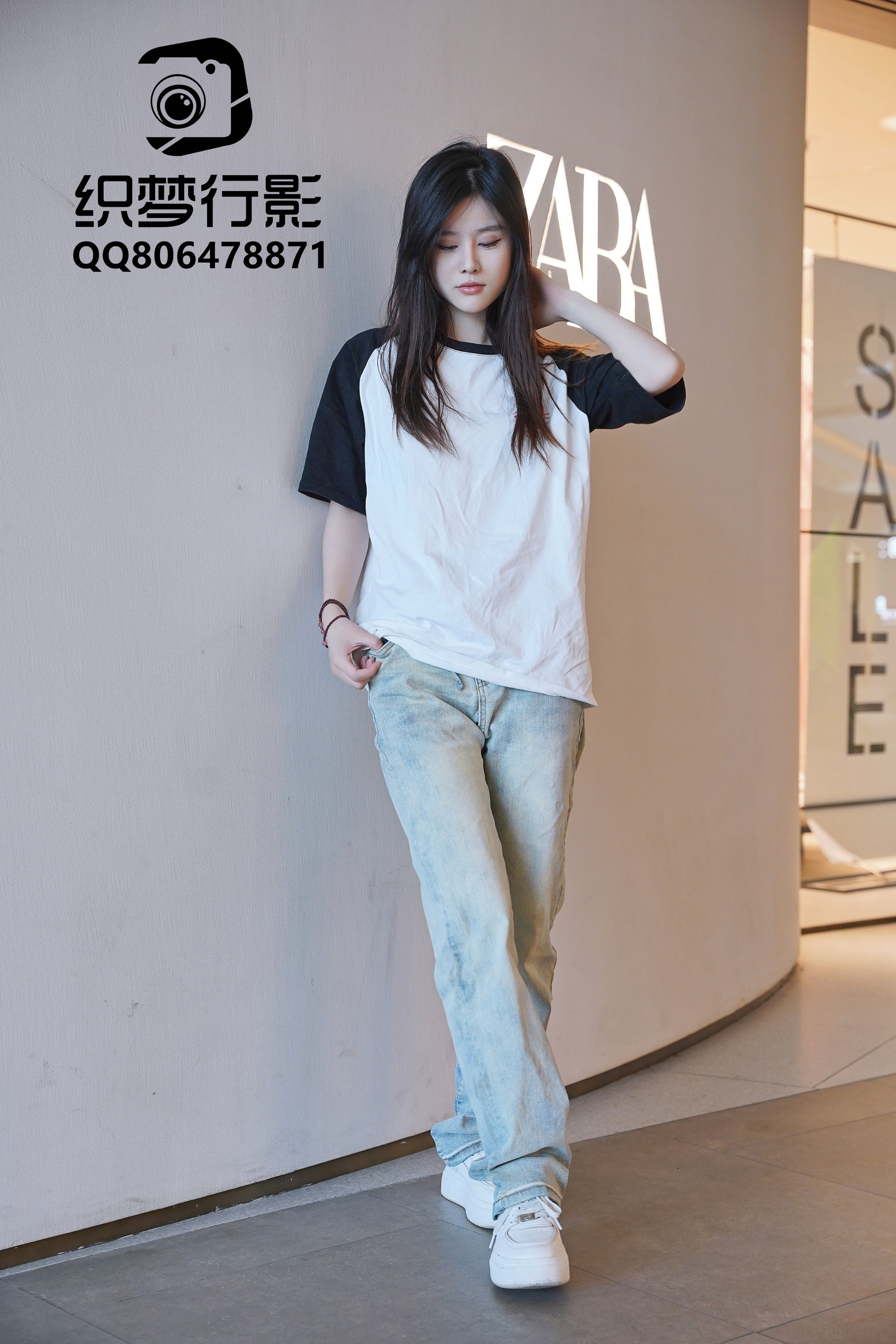 长发美女白色上衣牛仔裤清纯写真