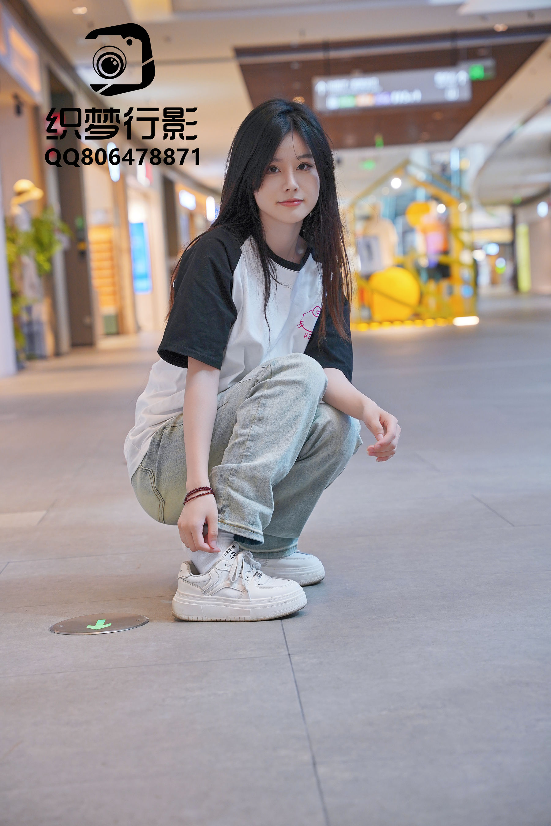 长发美女白色上衣牛仔裤清纯写真