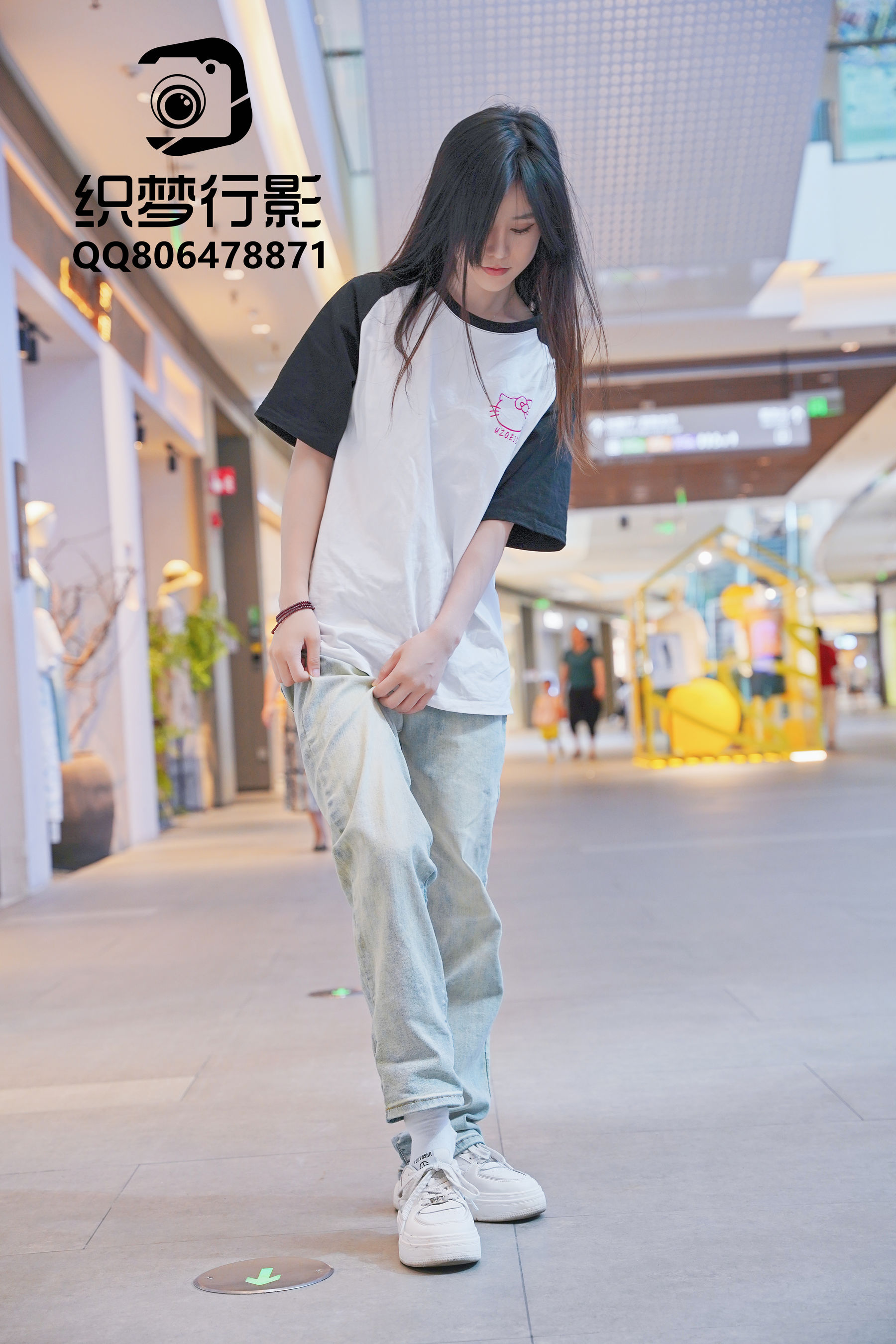 长发美女白色上衣牛仔裤清纯写真