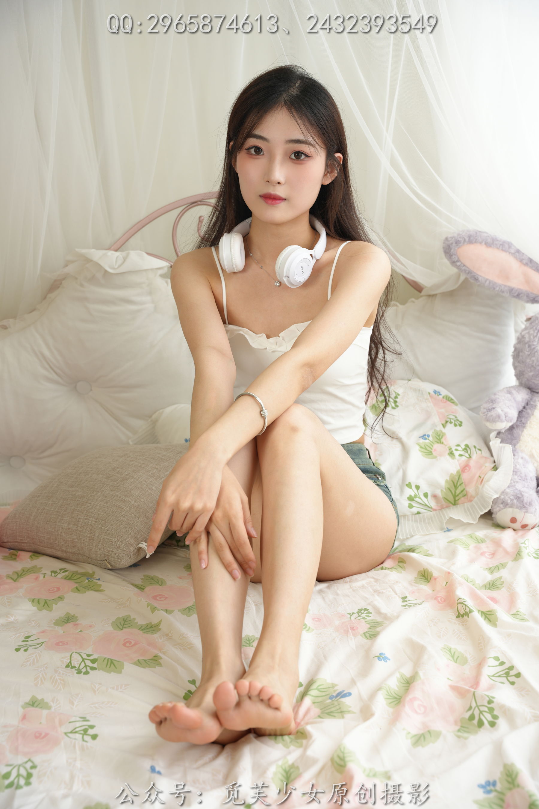 觅芙少女模特晓晓白色上衣+牛仔短裤冷艳写真-御萝部落