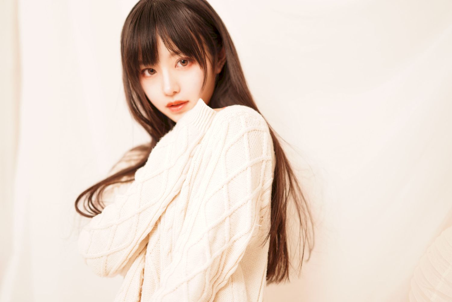 Shika小鹿鹿娇好颜值白色服饰私房写真