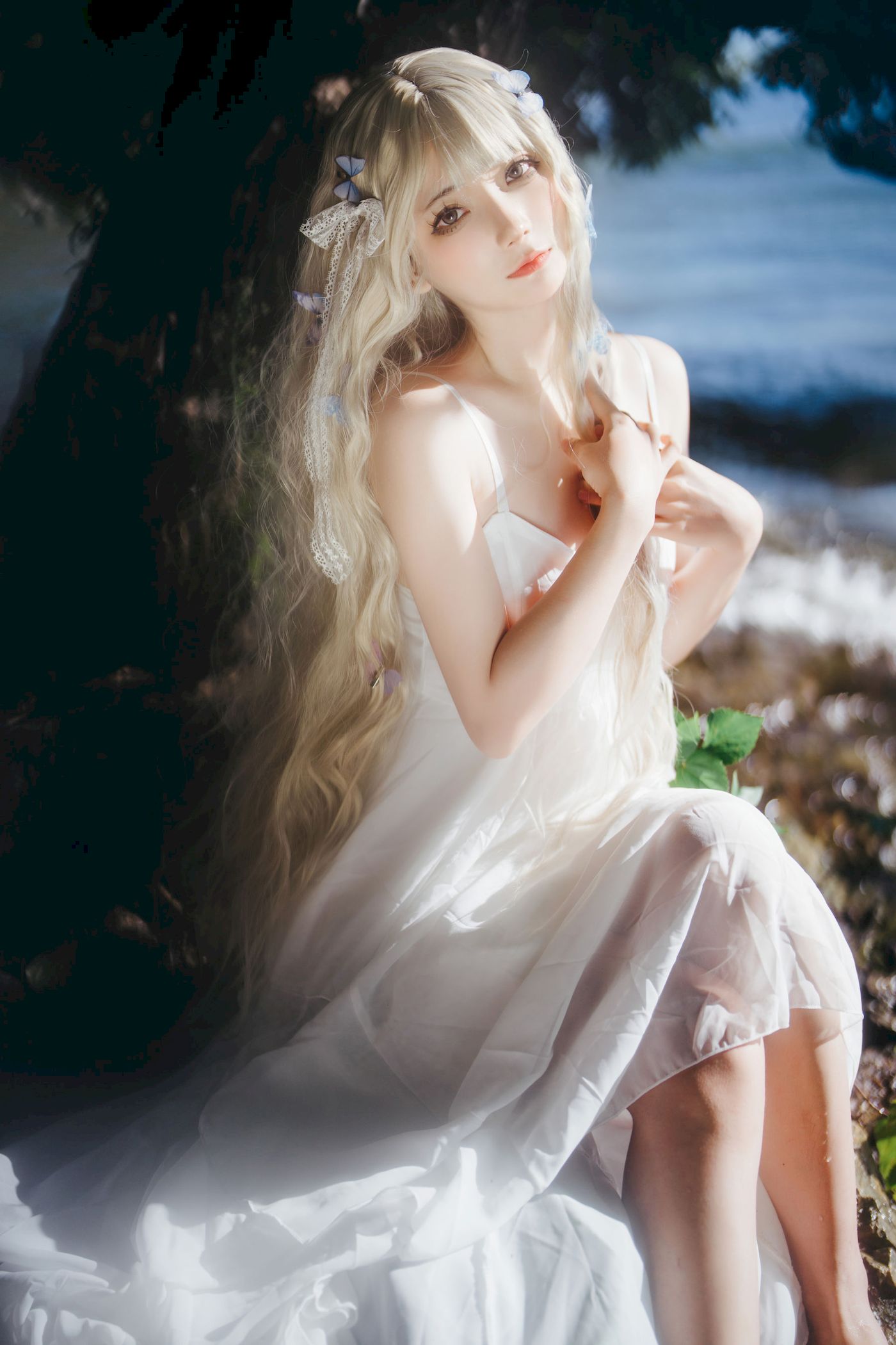 白裙美女是三不是世w