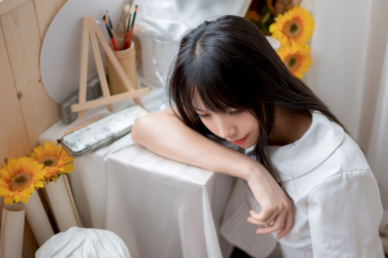 西呱呀呀呀学生制服搭配白色丝袜写真