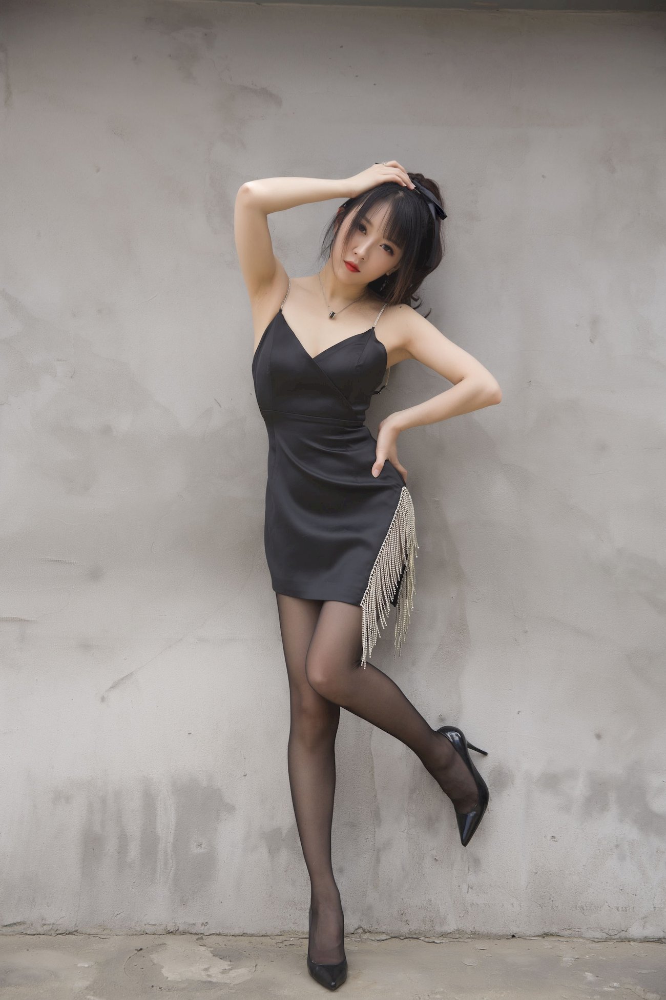 小女巫露娜黑色流苏搭配黑丝美腿COS福利