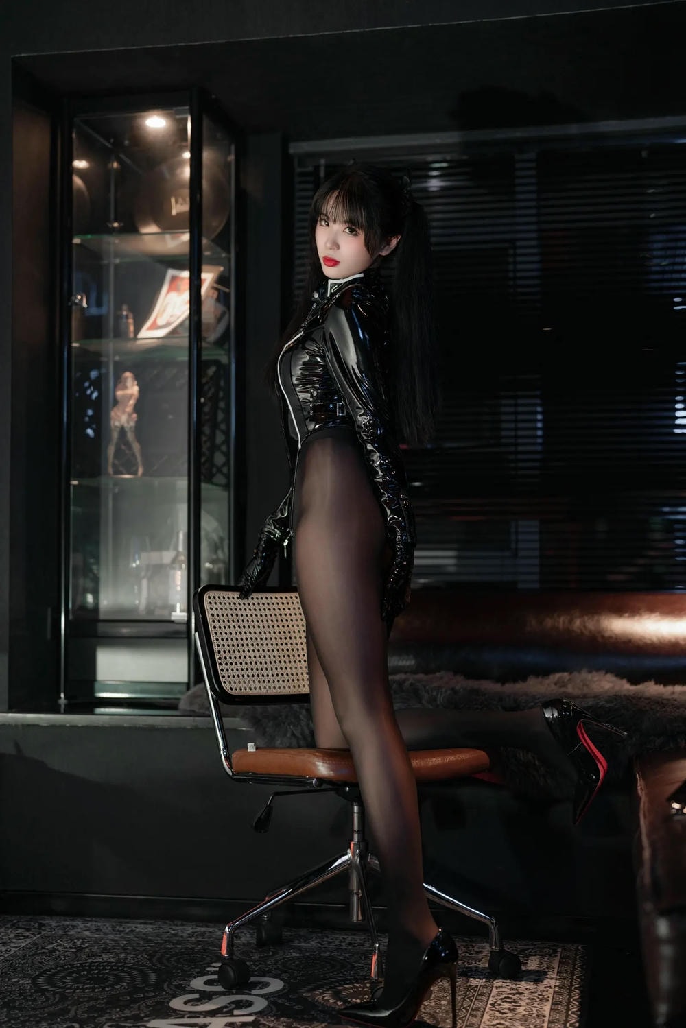 軒蕭學姐 黑絲通訊官【60P】 - COSPLAY-御萝部落